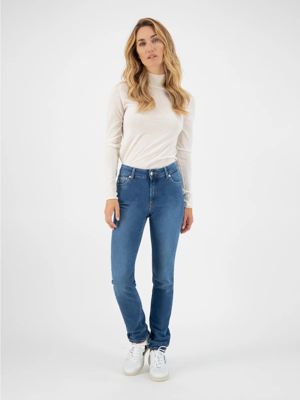 EUC Regular Swan Mudd Jeans in color Authentic Indigo